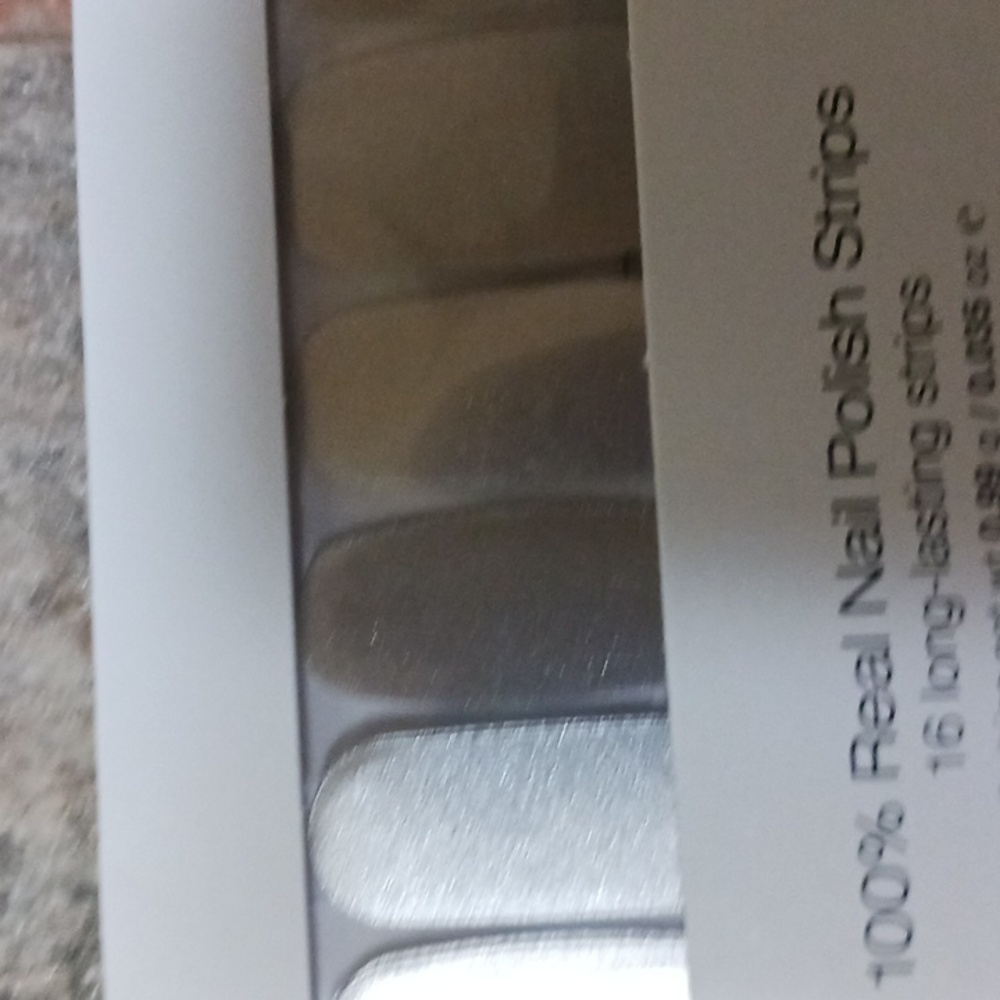 Color street - Picture 2 of 4